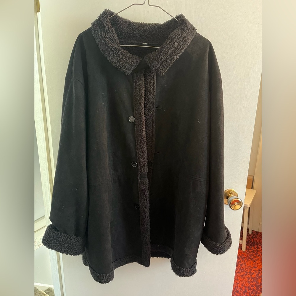 Black Sherpa light coat